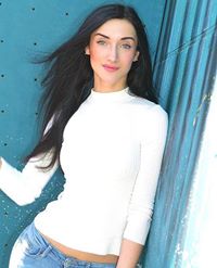 Emilia Dera (EmiliaDera)
