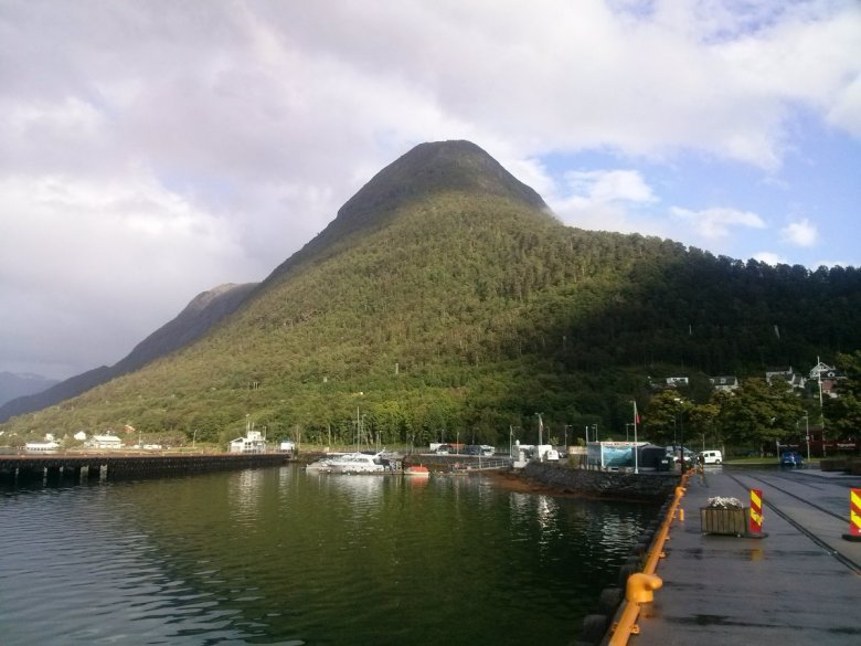 Michal878  (Michal878), Alesund, Daleko