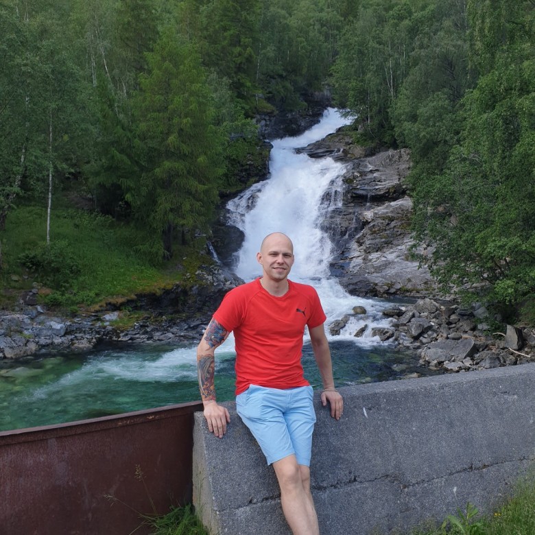 adamkomar (Adam Komar)