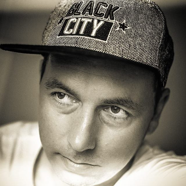 day1975 (robert chromik)