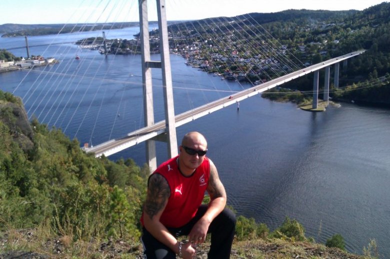 Rafał S (rafalembi), BREVIK, ŚWIECIE