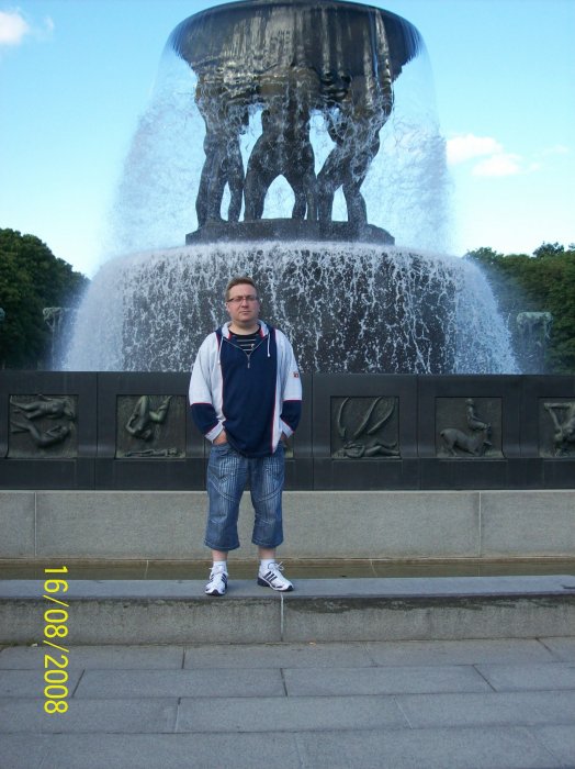 vp.plPiotr Brodzik (Pixon), Oslo, Police